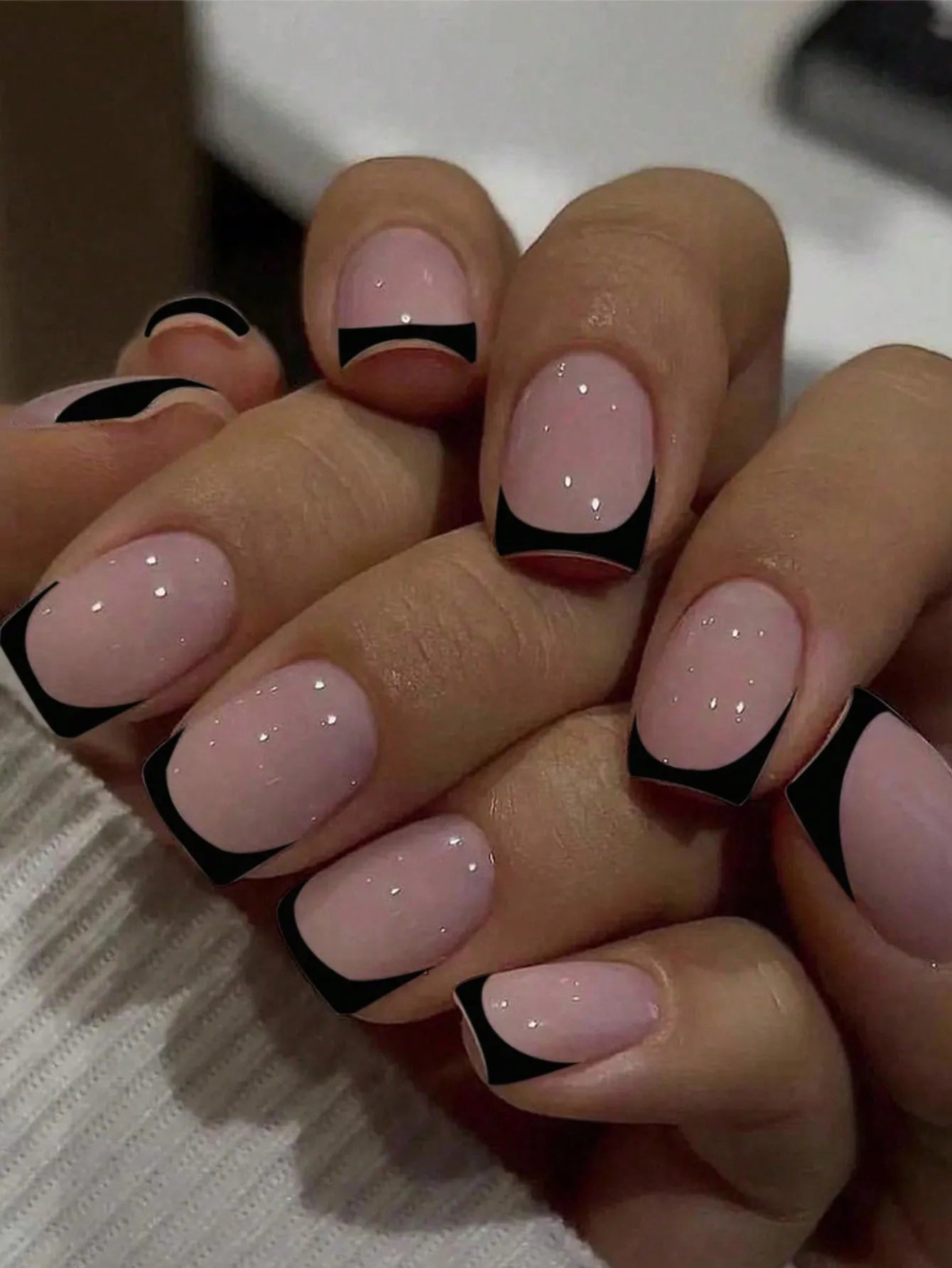 Faux Ongles Carrés/Ronds Français – Manucure Élégante & Professionnelle à Domicile (24 pièces)